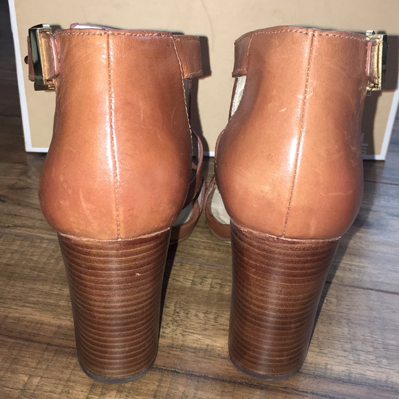 MICHAEL Michael Kors T-Strap - Picture 7 of 8